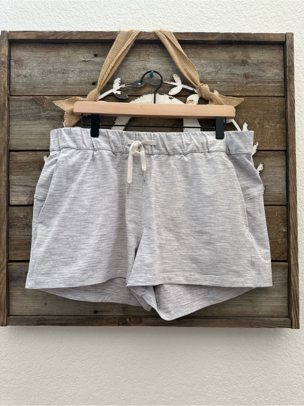Lululemon On The Fly Shorts Wee Are From Space Alpine White Ice Grey 12